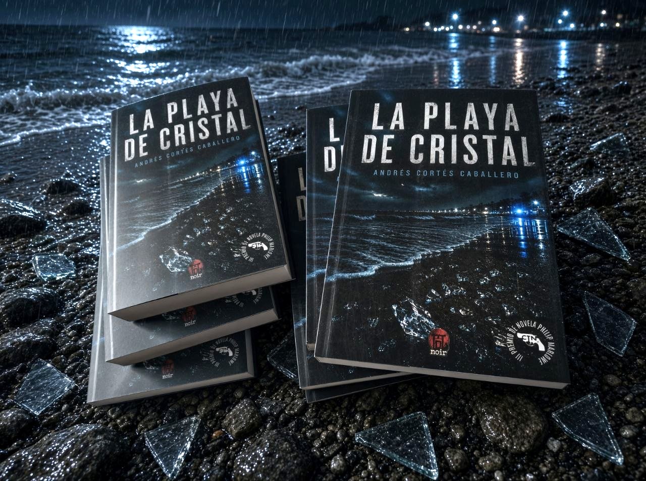 «La playa de cristal» sobre las rocas de la costa